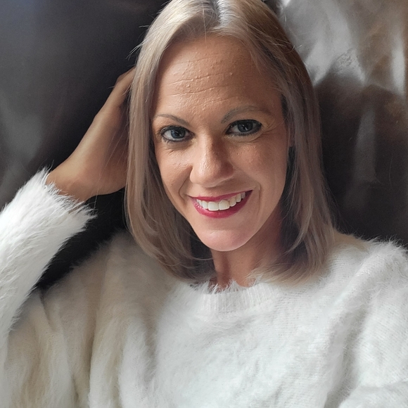 Meet your Posher, Kimberly - Picture 1 of 1